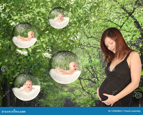 Psychological Perspectives on Dreams of Expectant Mothers