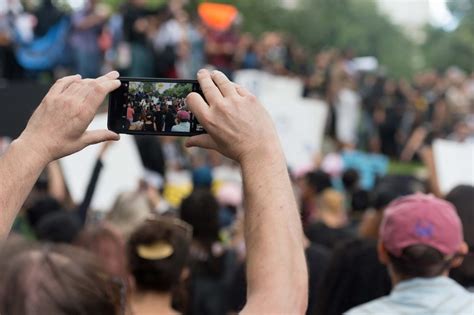 Public Perception and Press Coverage of the Well-Known Personality