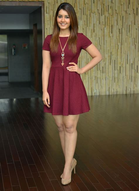 Raashi Khanna Height