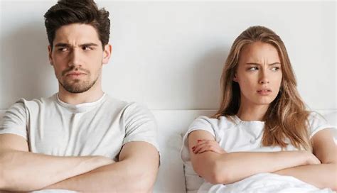 Recognizing the signs of an emotionally distant partner