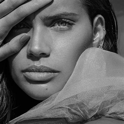 Sara Sampaio's Early Life