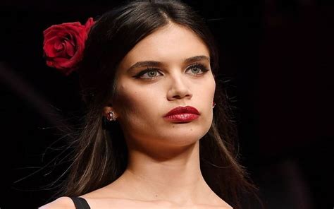 Sara Sampaio's Figure: What's the Secret?