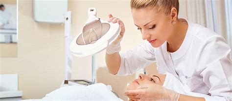 Seeking Professional Assistance: When to Consult a Dermatologist or Esthetician