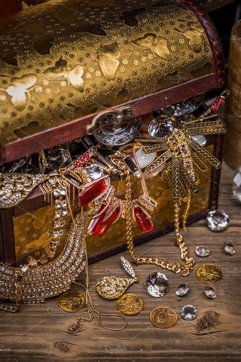 Seeking the Beauty and Elegance of Gilded Treasures