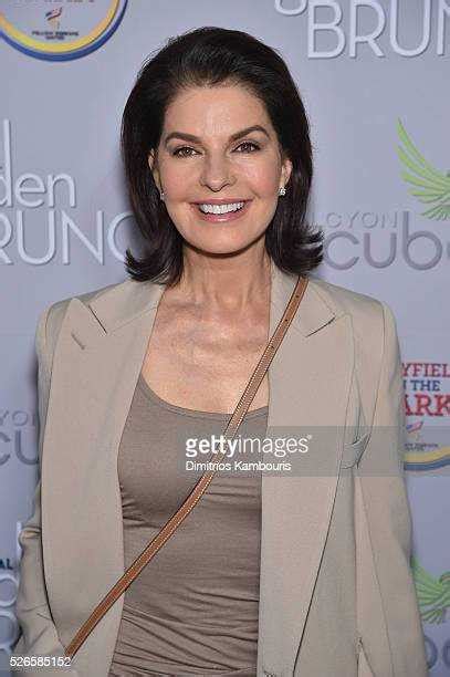 Sela Ann Ward: Early Life and Education