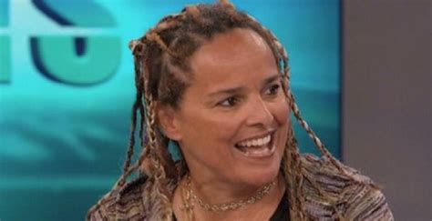 Shari Belafonte: Early Life and Education