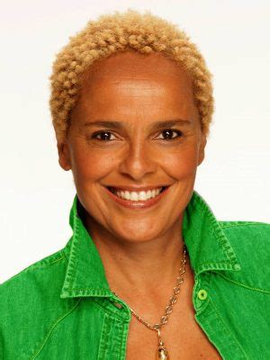 Shari Belafonte: Height and Physical Appearance