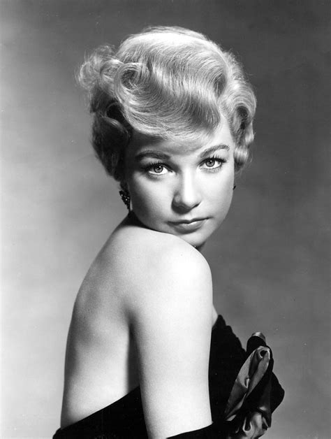 Shirley Maclaine's Influence on Hollywood