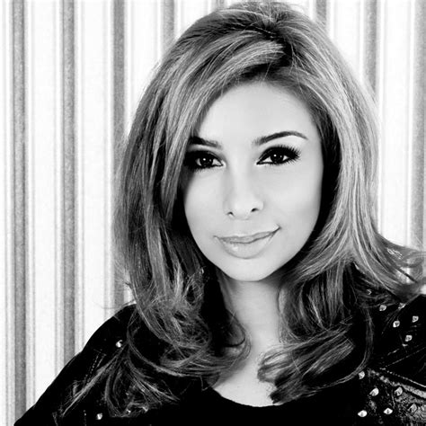 Shobna Gulati: Early Life and Career