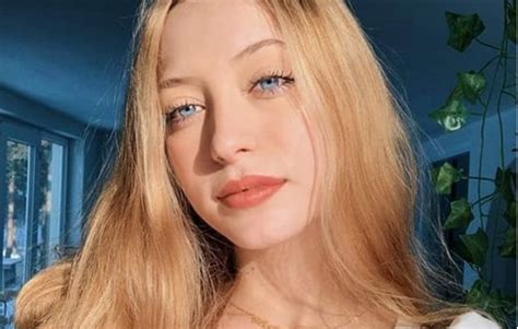 Sophia Diamond's Age and Background