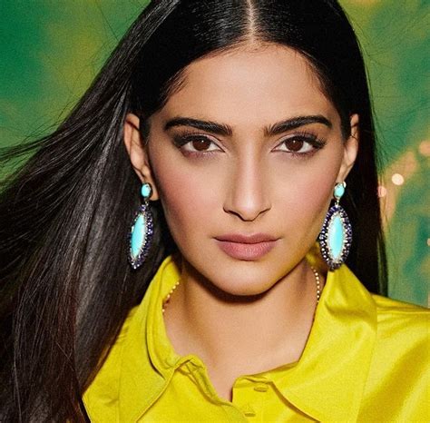 Stats on Sonam Kapoor's Height and Body Measurements