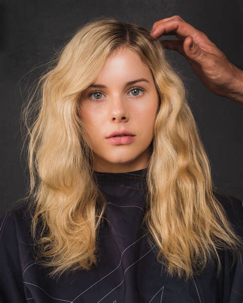 Step-by-Step Guide: Achieving Beautifully Textured Waves Using Heat Styling Techniques