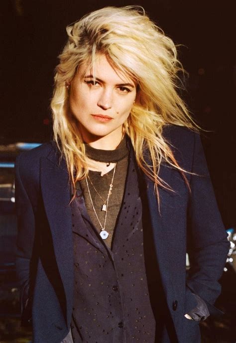 Success and Financial Achievement of Alison Mosshart