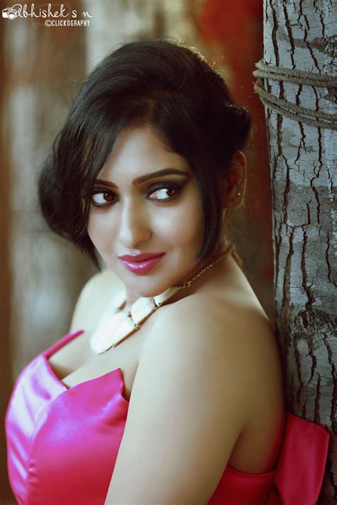 Sukruta Deshpande's Figure and Style