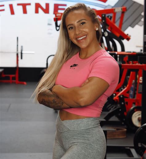 Suzanne Svanevik's Professional Journey in Fitness