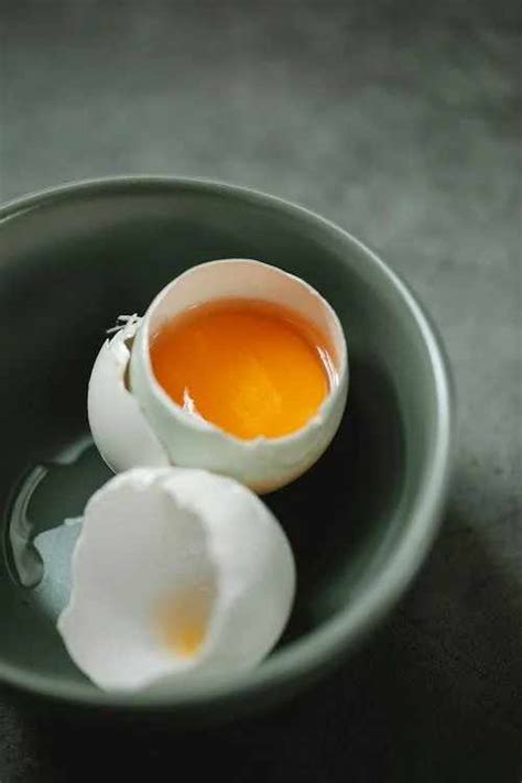 Symbolic Meaning of Consuming Uncooked Egg in Dreams