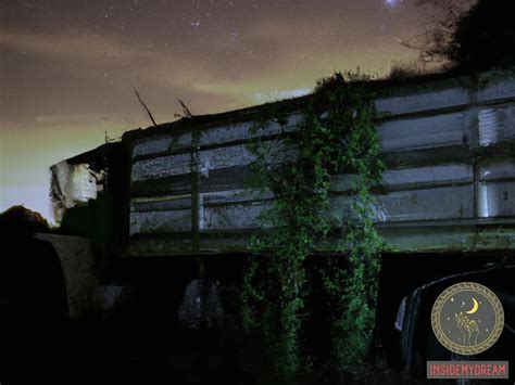 Symbolism in Dreams: Decoding the Significance of a Tractor Trailer