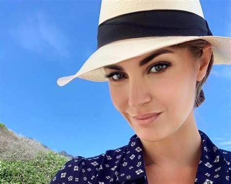 Tanit Phoenix Bio: Early Life and Career