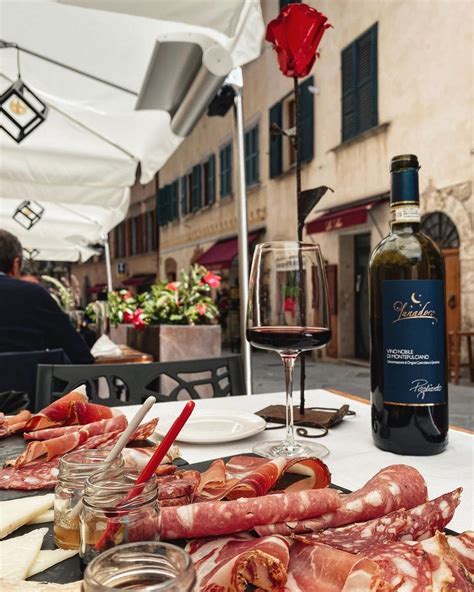 Tasting the Delights of Tuscany: Uncovering its Gastronomic Legacy