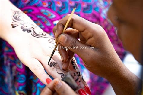 The Art of Henna: Ancient Traditions and Modern Trends