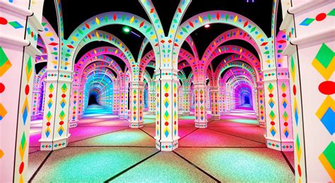 The Art of Solving Mirror Maze Puzzles