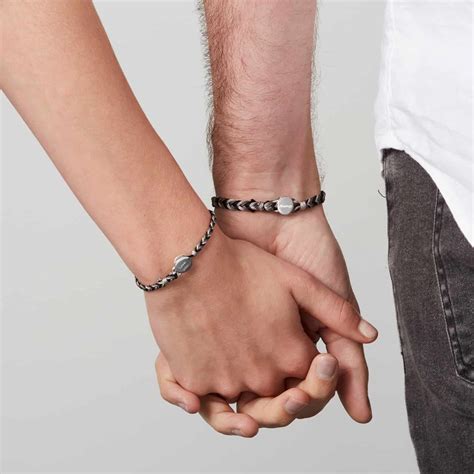 The Connection Between Dreams Involving Bracelets and Personal Relationships