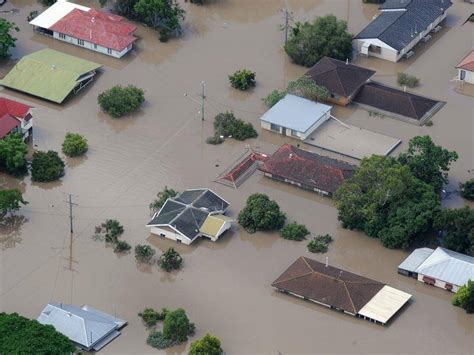 The Emotional Impact of Childhood House Inundation Dreams