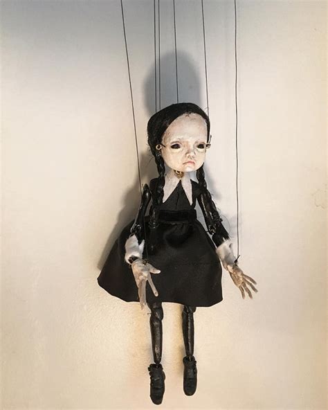 The Enchantment of Narrative with Puppet Figurines