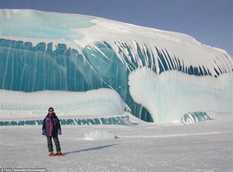 The Excitement of the Unknown: Unpredictability in Exploring Frozen Landscapes