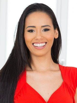 The Financial Success of Andreina De Luxe