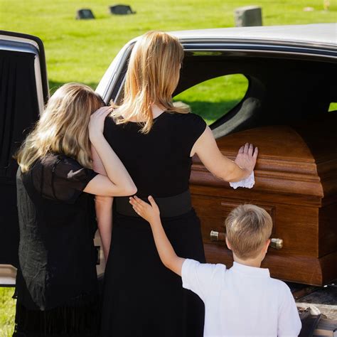 The Importance of Personalized Coffins in the Grief Therapy and Healing Journey