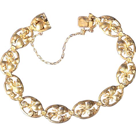 The Magic of a Dazzling Golden Bracelet - An Exquisite Emblem of Grace