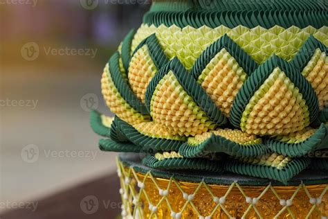 The Mastery of Banana Leaves: Exploring the Versatility and Craftsmanship