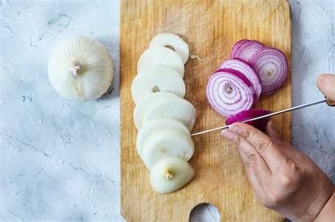 The Meaning Behind Dreaming of Peeling an Onion