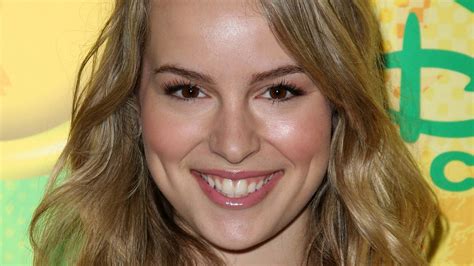 The Physical Traits of Bridgit Mendler