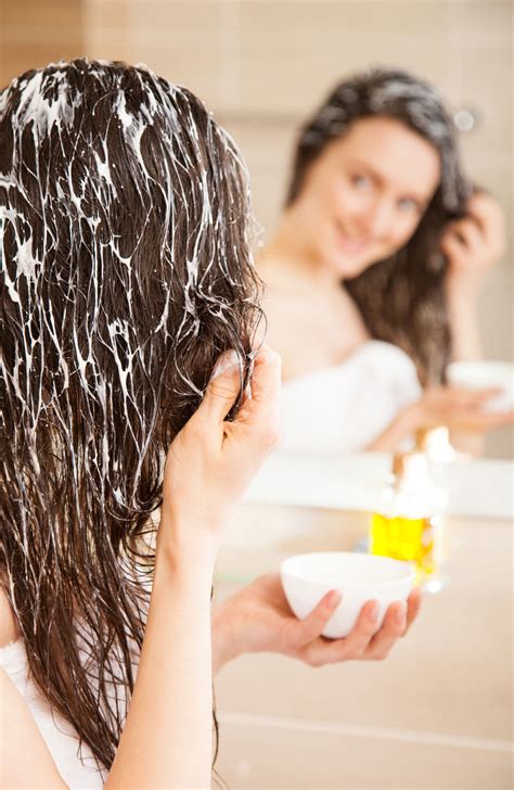 The Proper Method of Cleansing and Nourishing Your Hair