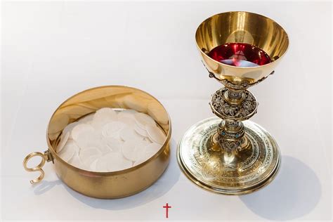 The Significance of Visions Related to the Sacrament of Holy Communion