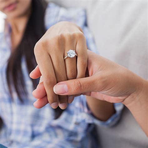 The Significance of Wearing an Engagement Ring on the Right Hand: A Psychological Perspective