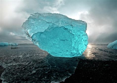 The Stunning Realm of Icebergs