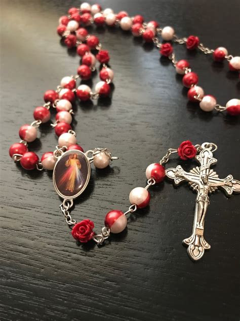 The Symbolic Connection Between the Rosary and the Divine Mercy