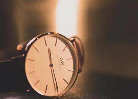 The Symbolic Meaning Behind Inaccurate Timepieces in Dreams