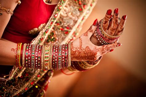 The Symbolic Meaning of Bridal Bangles: Infusing Traditional Significance into Your Attire