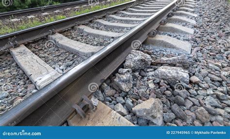 The Symbolic Meaning of Dreams Featuring Damaged Railway Lines