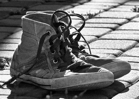 The Symbolic Significance of Worn-out Footwear in Dreams