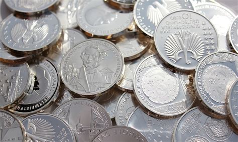 The Symbolism of Silver Coins in Dreams