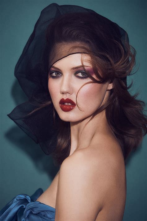 The Unique Features of Lindsey Wixson's Figure