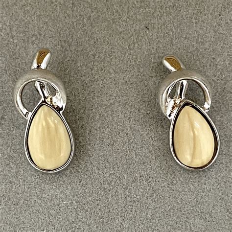 The Versatility of Ivory Earrings: Ideal for Every Occasion