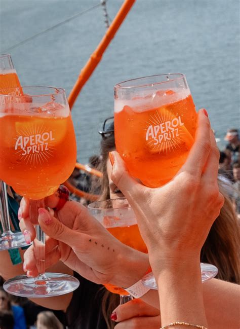 The Vertical Dimension of Aperol Festivity