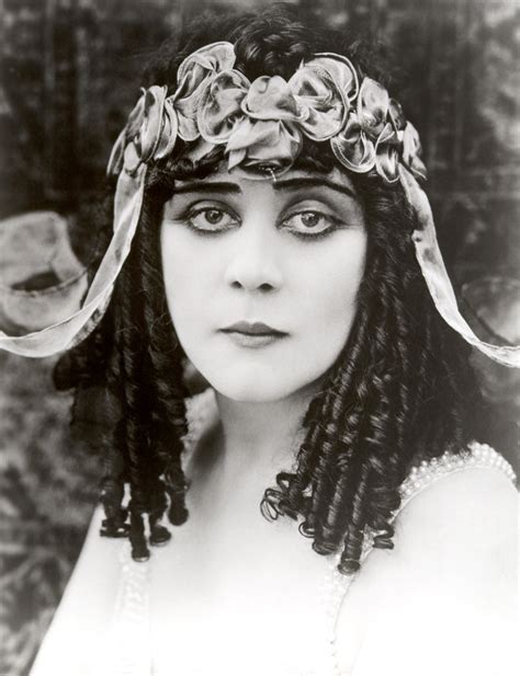 Theda Bara's Evolution in Hollywood