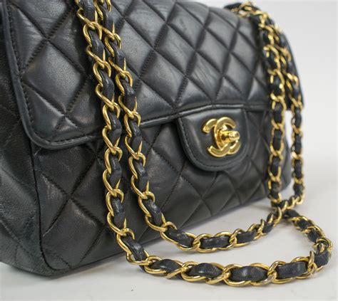 Timeless Classics: Exploring Iconic Black Purse Designs